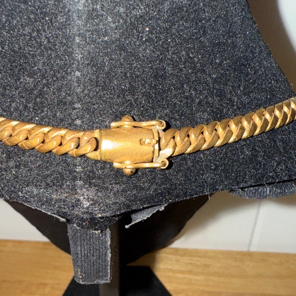 Gold Pendant Necklace and Bracelet Set - Picture 5 of 13